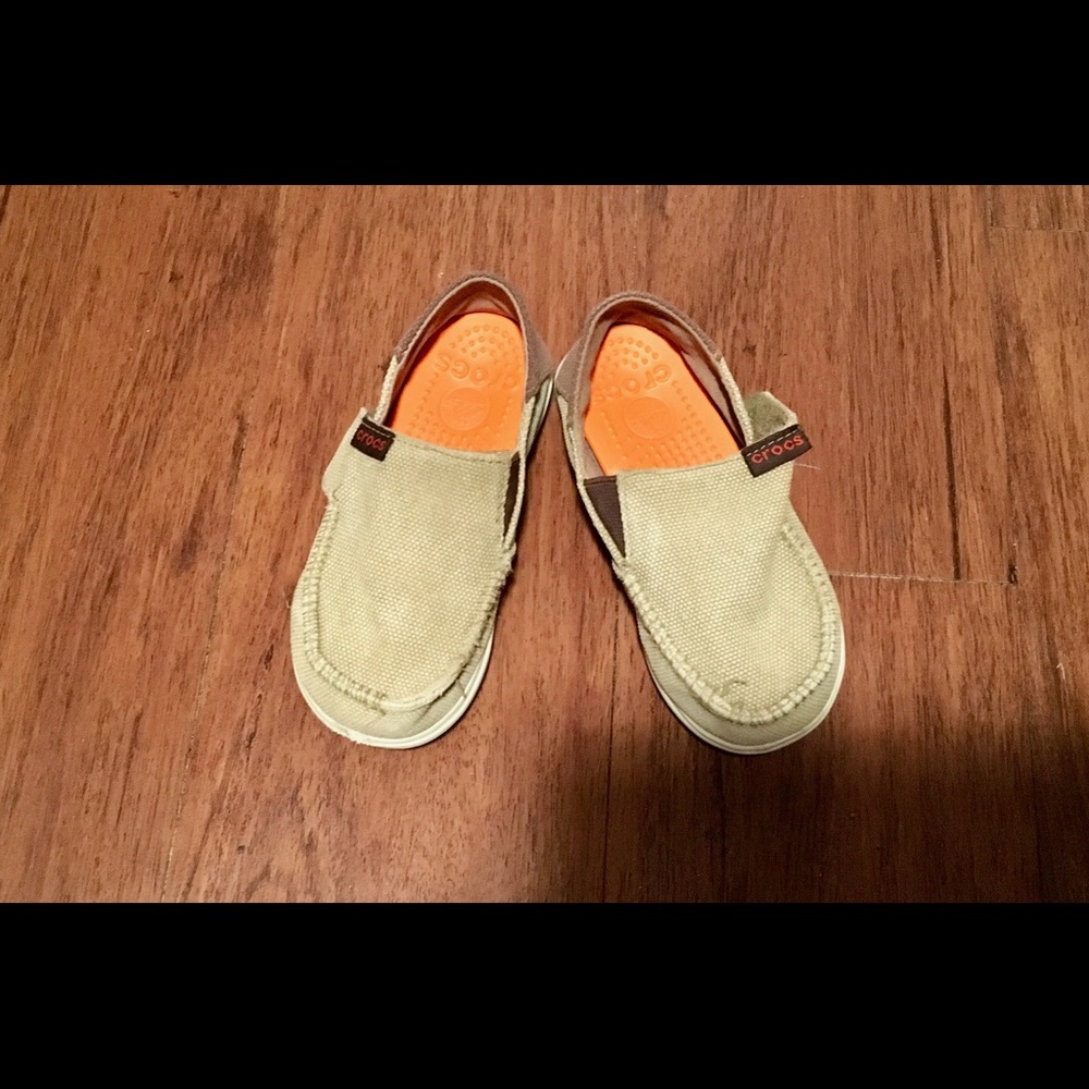 Boys crocs